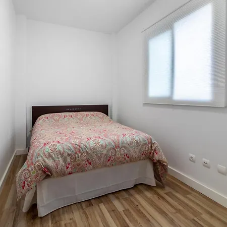 Apartment Flatguest Almansa * 3bdr * Parking * Wifi *