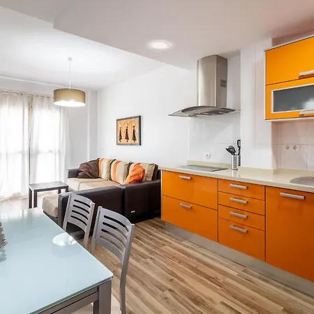 Apartment Flatguest Almansa * 3bdr * Parking * Wifi *