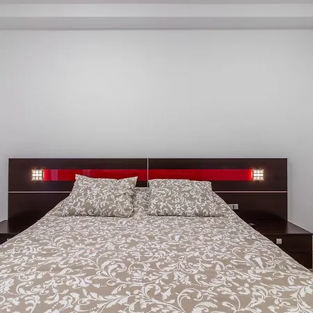 Flatguest Almansa * 3bdr * Parking * Wifi Apartment
